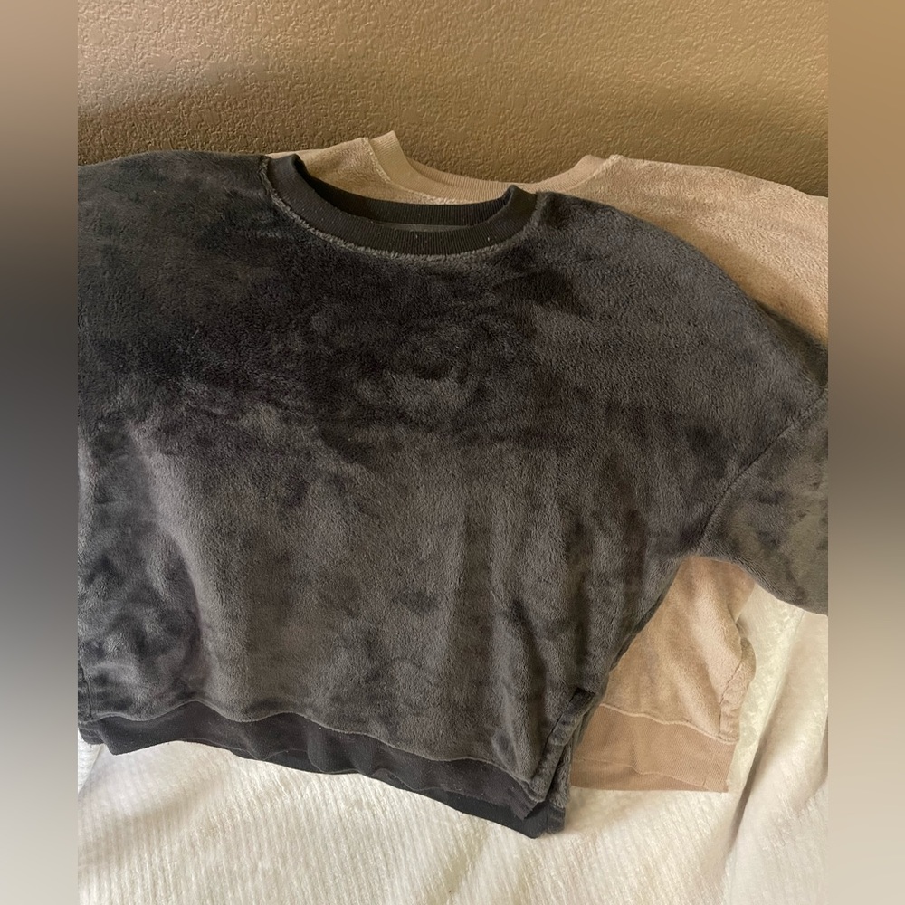 SO brand size small sweatshirt bundle (gray/beige)